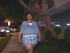 Чоң кара сучка трахается жана тамак жейт cumload